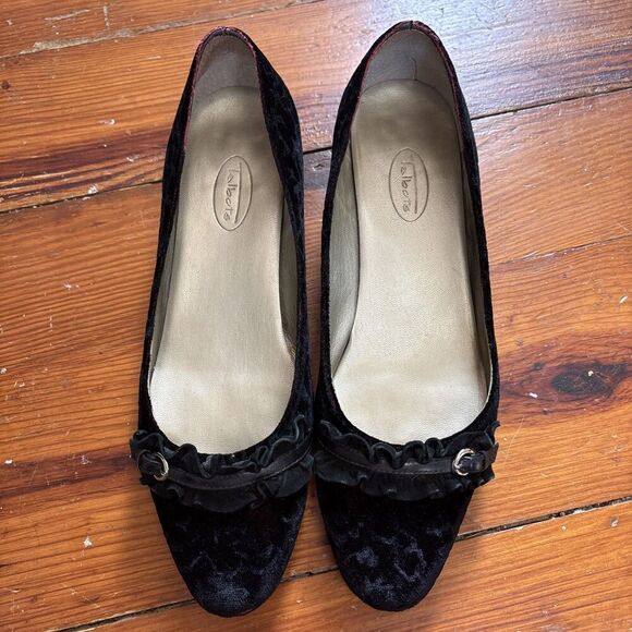Talbots Black  Red Velvet Rajah Kitten Heel Shoes - Size 8.5 M - Picture 1 of 6